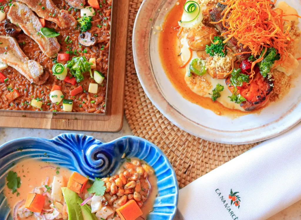 Plato mediterráneo servido en el restaurante Ca Na Marcè, Puerto de Alcudia, Mallorca